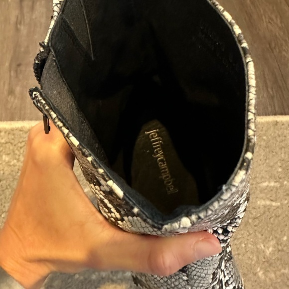 Snake print boots - Picture 4 of 7